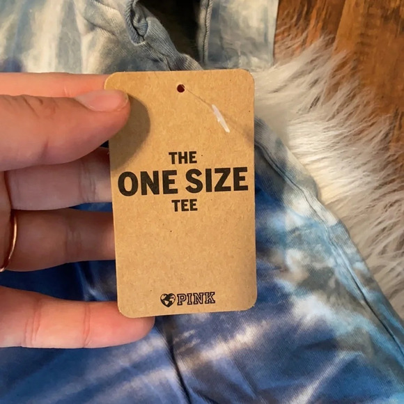 PINK One Size T-Shirt, New with Tags, up-cycled with The Great Movie Ride Patch - Picture 3 of 6